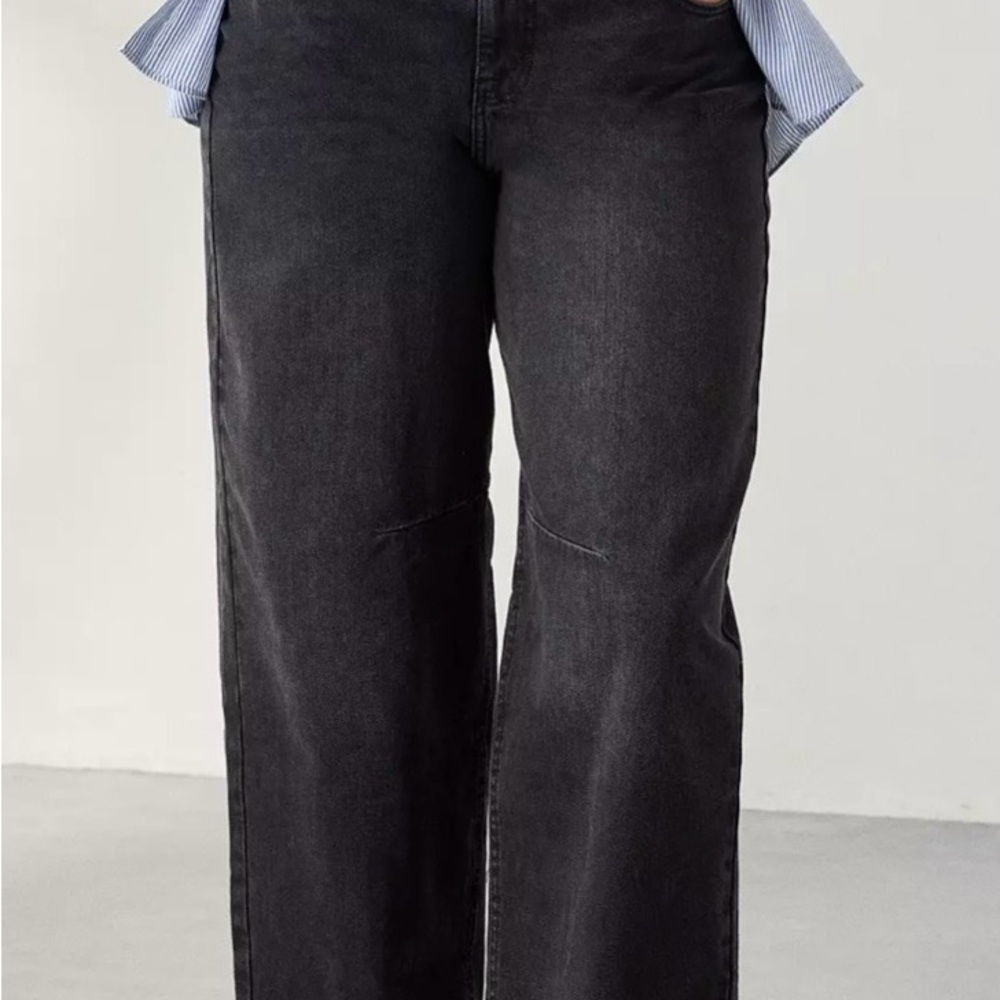 Black Barrel Wide-Leg Jeans